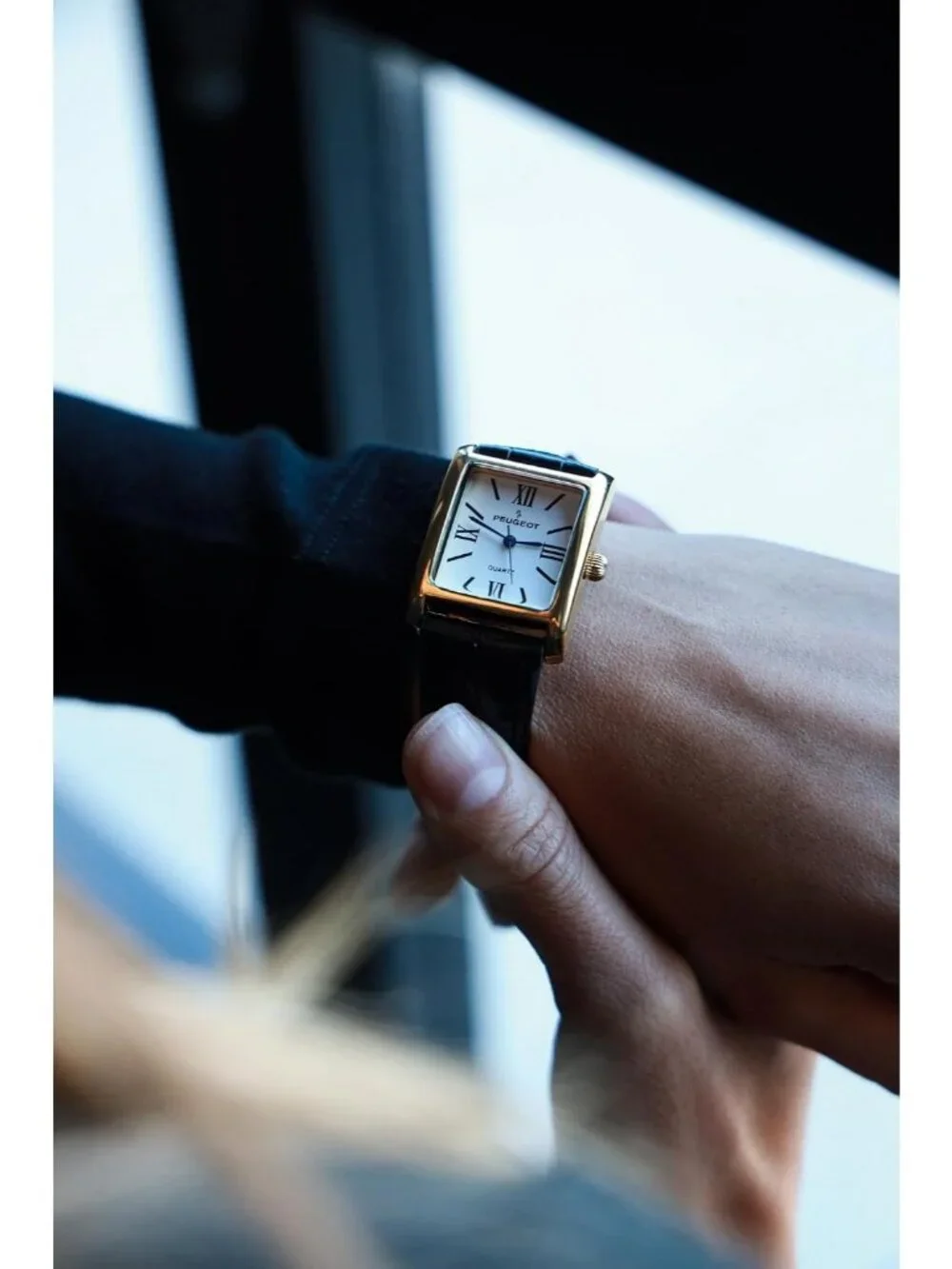 Women's Black Leather Strap Roman Numerals Dial Classic Dress Wrist Watches
